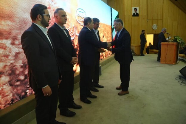 تقدیر وزیر جهاد کشاورزی از رئیس بخش گیاه‌پزشکی مؤسسه تحقیقات برنج کشور